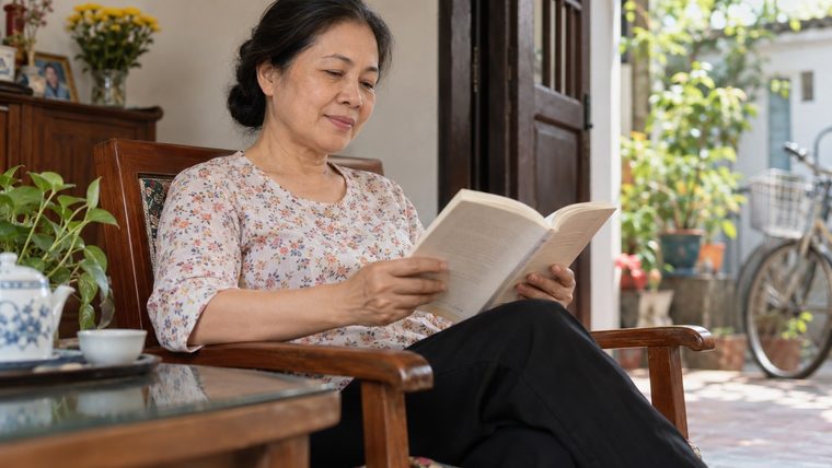 Đau giữa hai bả vai